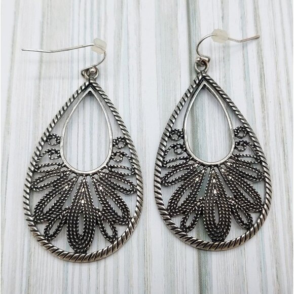 Premier Designs Silver Tone Filigree Openwork Teardrop Earrings Statement 2.5" - Picture 2 of 9